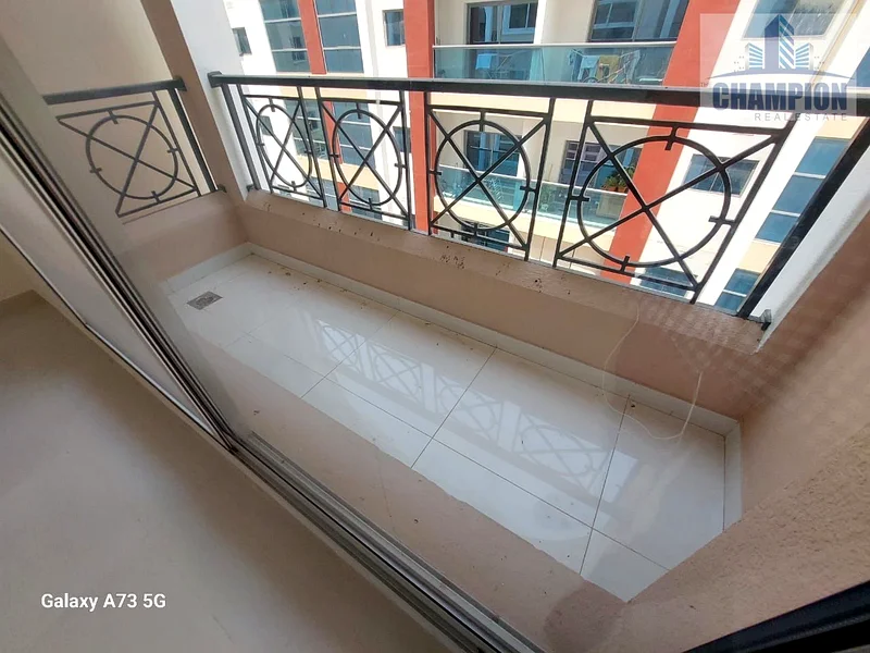شقة جميلة مكونة من غرفتين نوم وصالة متاحة بشرفة، أمن على مدار 24/763808434086659114