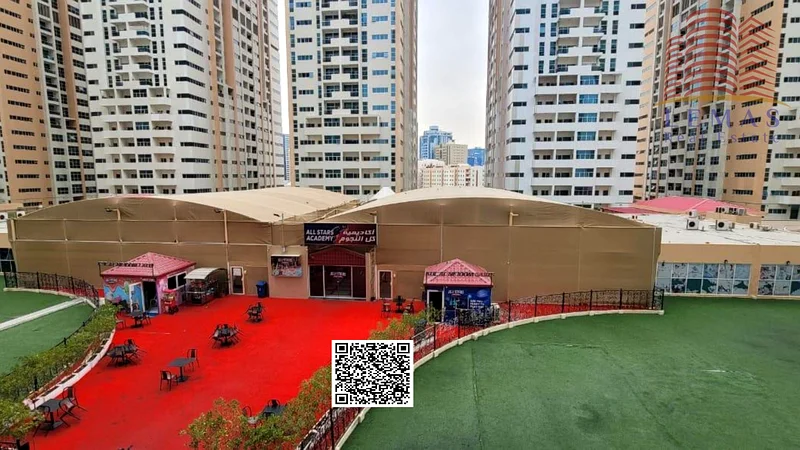 غرفة نوم واحدة، وصالة، ومطبخ مغلق، ومنظر للحديقة.63888914914177110