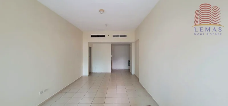 غرفة نوم واحدة، وصالة، ومطبخ مغلق، ومنظر للحديقة.63888914914177113