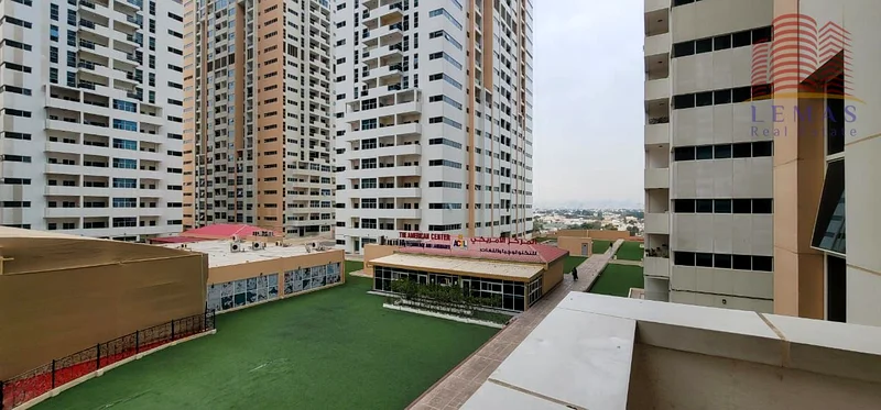 غرفة نوم واحدة، وصالة، ومطبخ مغلق، ومنظر للحديقة.63888914914177112
