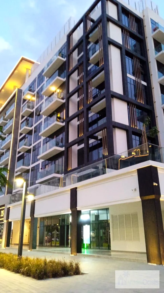 MAIN BOULEVARD || PRIME LOCATION || HIGH FOOTFALL ||64065595934209113