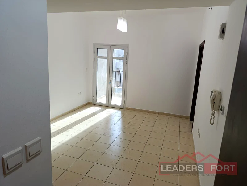 شقة بغرفة نوم واحدة // غير مفروشة // بالقرب من المول // شاغرة63781417222531110