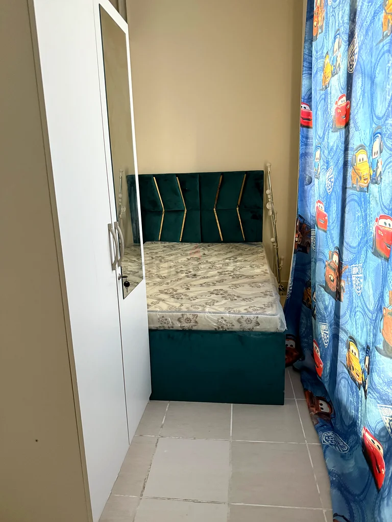 Couple Partition available63798014420737111