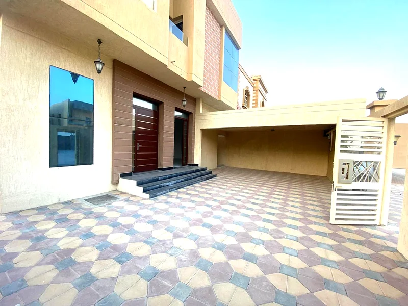 فيلا زاوية للإيجار في المويحات 1 مقابل المسجد، 5 غرف نوم رئيسية، بسعر خاص.63712336477825111