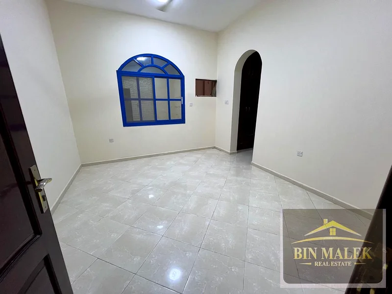فيلا للإيجار // قريبة من طريق الشيخ عمار // موقع متميز // فوق المسجد // سعر جيد63719878520706114
