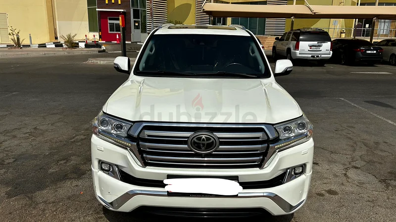 2018 Toyota Land Cruiser VXR | Full Option | 5.7L V8 | GCC Maintained63699052485761114