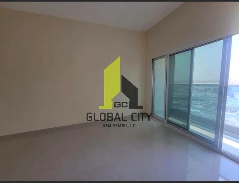 شقة من غرفتي نوم متاحة للإيجار سنويًا مع تكييف مركزي مجاني وموقف سيارات63711250838019112