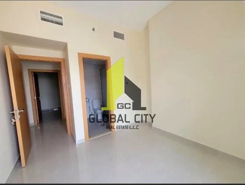 شقة من غرفتي نوم متاحة للإيجار سنويًا مع تكييف مركزي مجاني وموقف سيارات63711250838019114