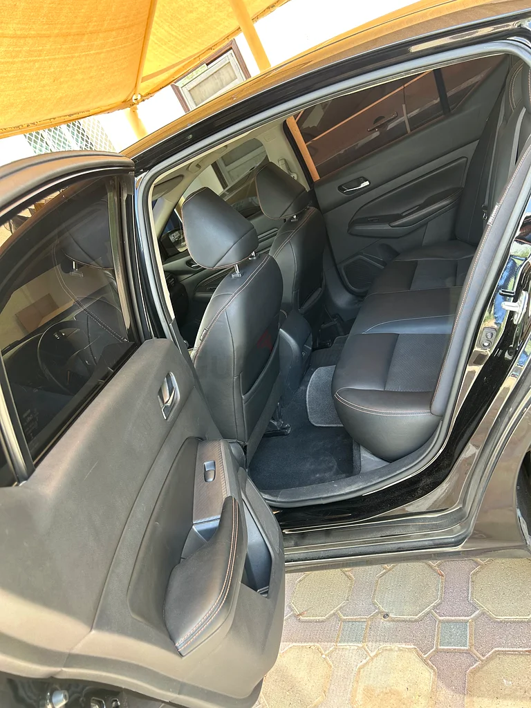 Al-Ain Al-Masoudi behind Ambassador Moul63699056920451114