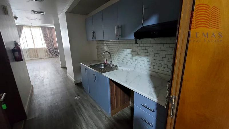 Distinctive studio for sale, large area63889910199938113