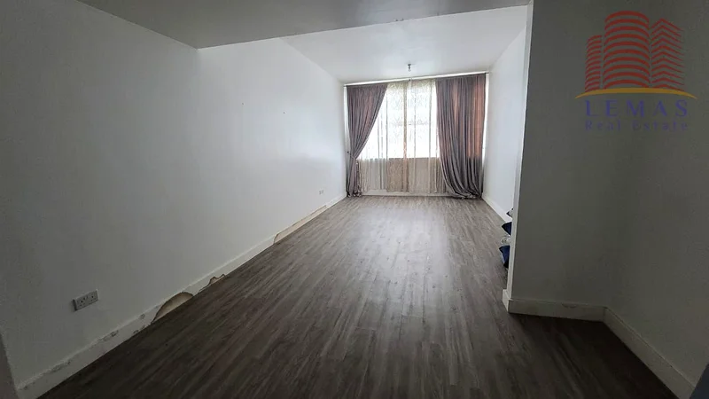 Distinctive studio for sale, large area63889910199938114