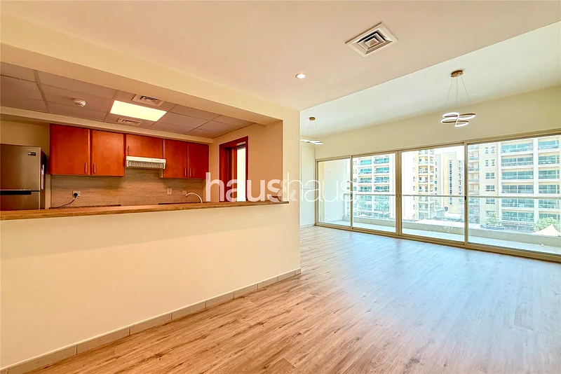 Vacant | Upgraded | Midfloor | Study Room63918985570049111