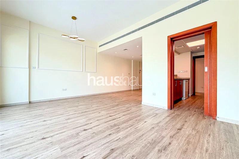 Vacant | Upgraded | Midfloor | Study Room63918985570049114