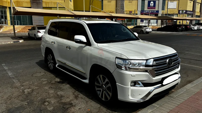 2018 Toyota Land Cruiser VXR | Full Option | 5.7L V8 | GCC Maintained63699052485761110
