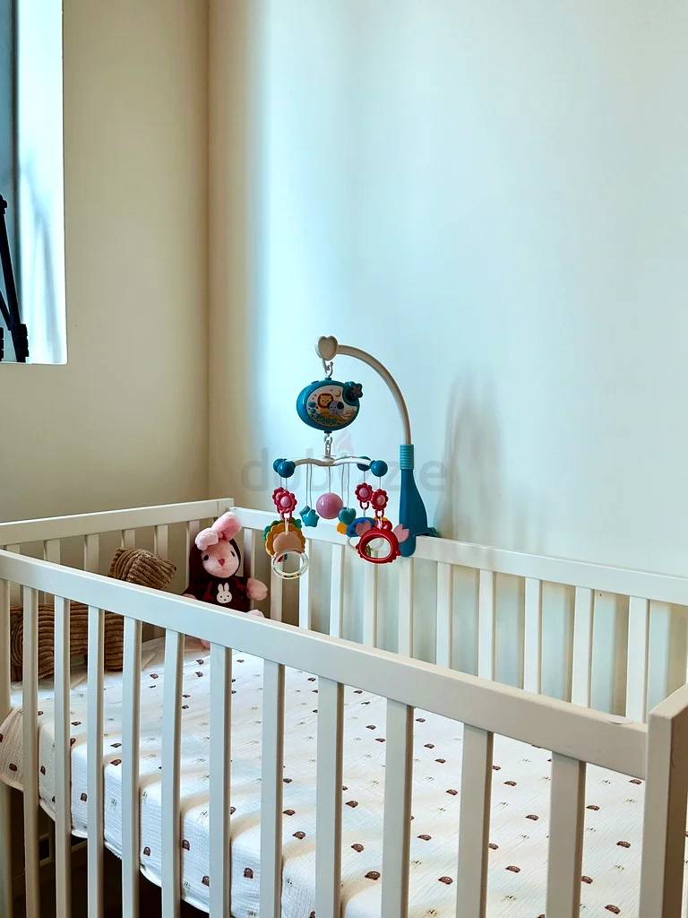 Baby crib with mattress dubizzle