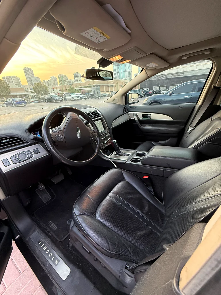 Clean family luxuries car63699026489730112