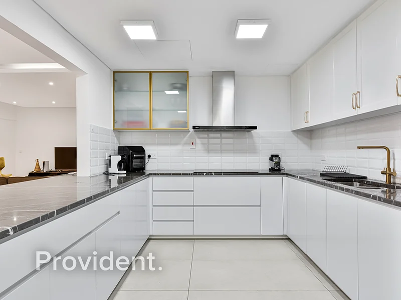 7.3% Net ROI | Upgraded | Close to Beach63937052350339113