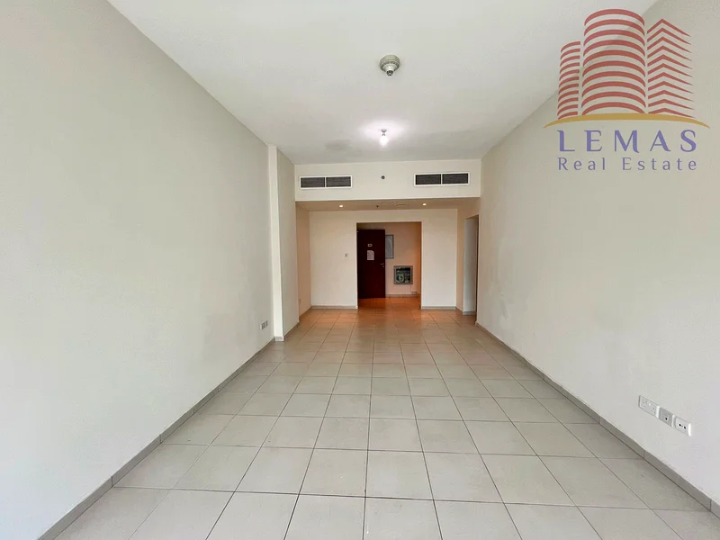 Two bedrooms, a hall, and a closed kitchen. Down payment: 298,70963889910218883113