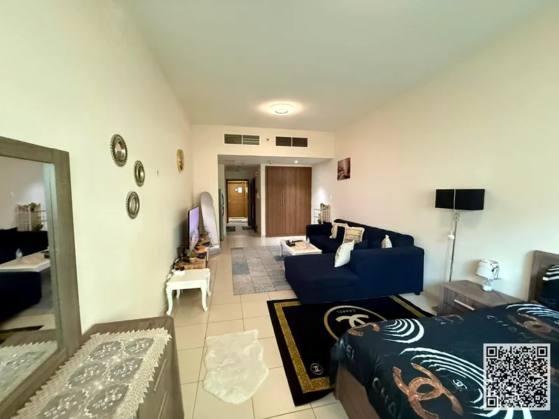 شقة بغرفة نوم واحدة، مع مطبخ شبه منفصل، مفروشة بالكامل جديدة، بإطلالة مفتوحة، تشمل جميع الخدمات، جاهزة للسكن، موقف خاص63836977060994113