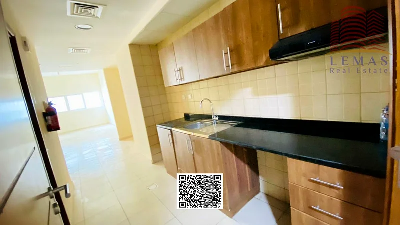 ستوديو مميز مع نقد، وإطلالة بحرية جزئية.63889910228993112