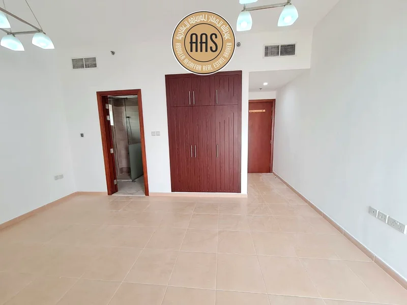 شقة واسعة جداً بغرفتي نوم مع غرف ماستر ومرافق كاملة63755314735618110