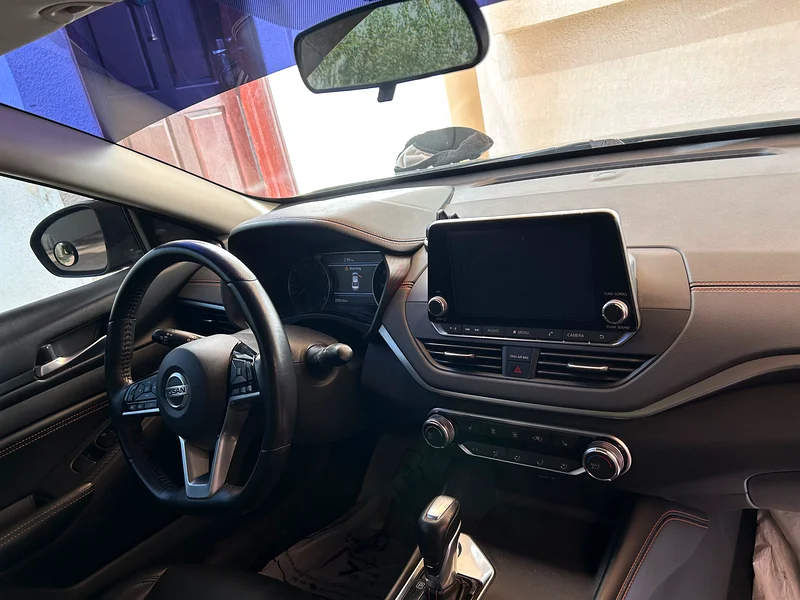 Al-Ain Al-Masoudi behind Ambassador Moul63699056920451112