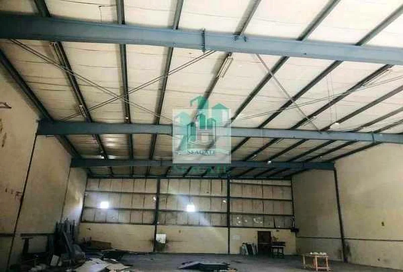 مستودع ممتاز للبيع في منطقة القوز الصناعية63822996097921110