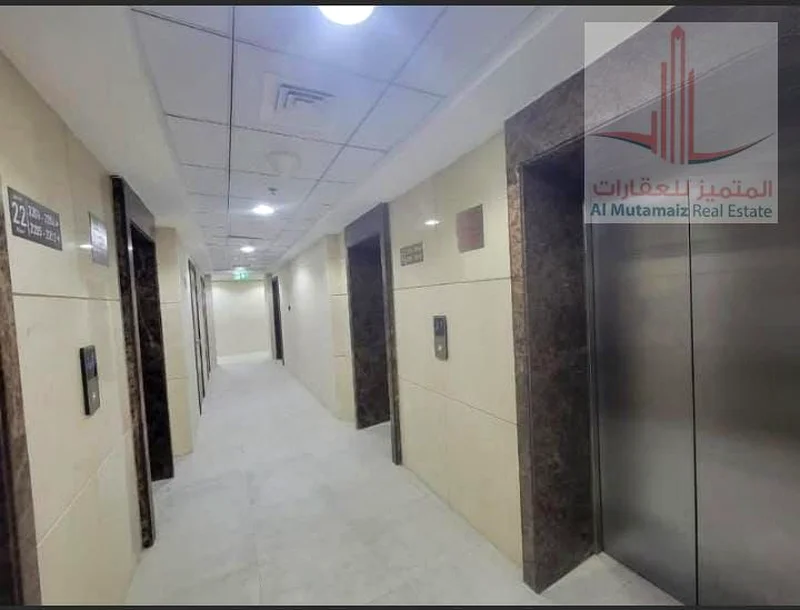 لإيجار سنوي، برج الجولف، غرفتين وصالة، أول ساكن، سكن عائلي، تكييف مجاني.63708325507714114