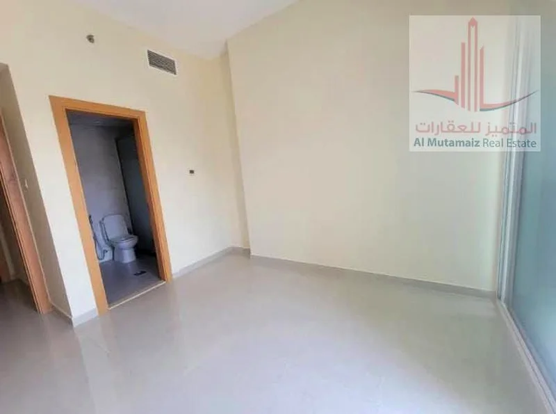 لإيجار سنوي، برج الجولف، غرفتين وصالة، أول ساكن، سكن عائلي، تكييف مجاني.63708325507714113