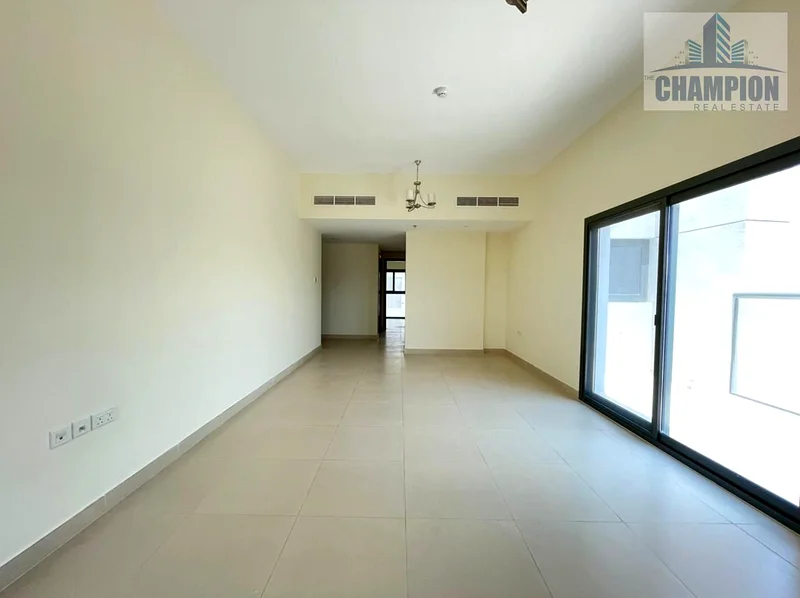 شقة فاخرة من غرفتي نوم وصالة مع شرفة وموقف سيارات مجاني متاح63729951558529114