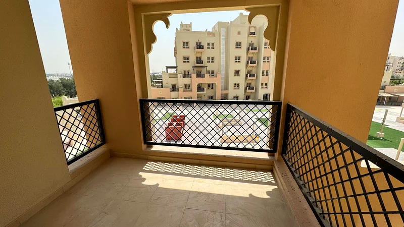 READY TO MOVE / BALCONY & COVERED PARKING / FAMILY FRIENDLY COMMUNITY63728357699587112