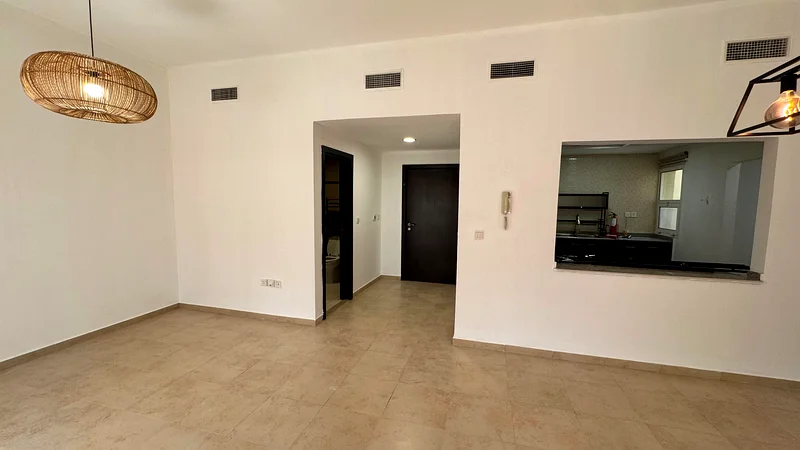 READY TO MOVE / BALCONY & COVERED PARKING / FAMILY FRIENDLY COMMUNITY63728357699587113