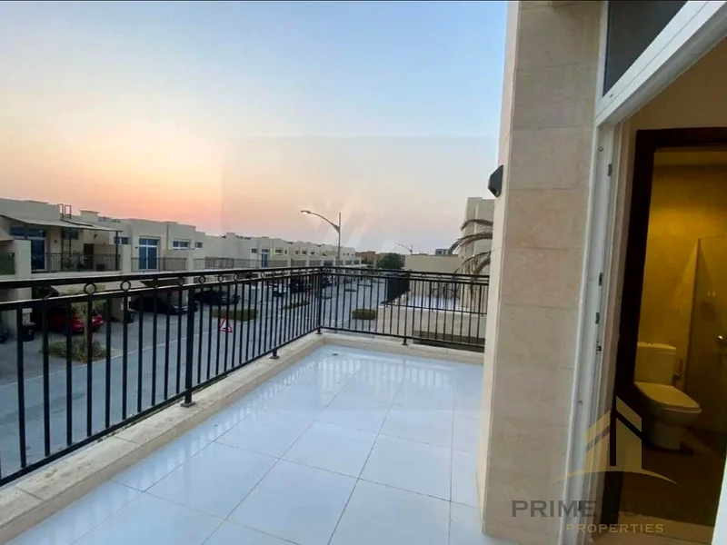 Midlle Corner | Unfurnished | Vacant63740962658946113