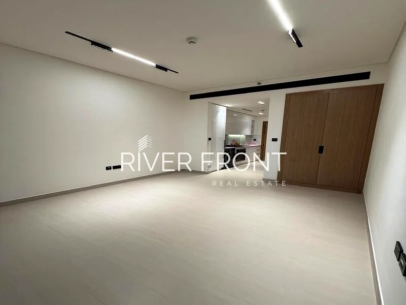 Luxury Studio | Vacant | Prime Location63785792862849110