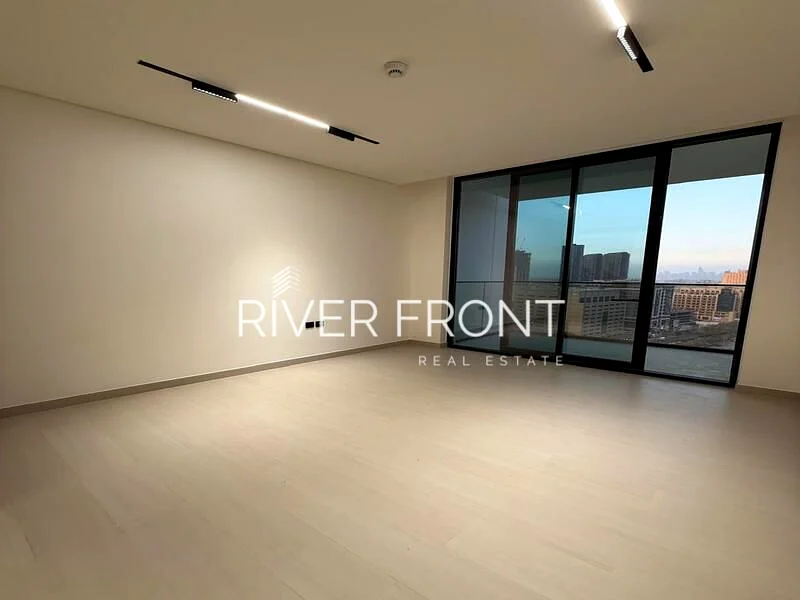 Luxury Studio | Vacant | Prime Location63785792862849113