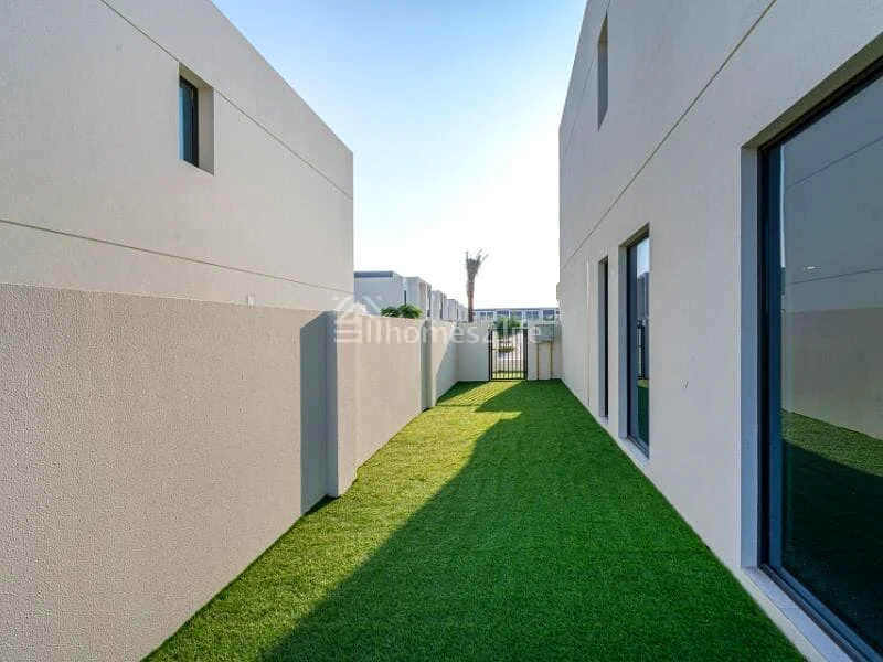 Single Row | Green Belt | Near Entry & Exit63950329496323114