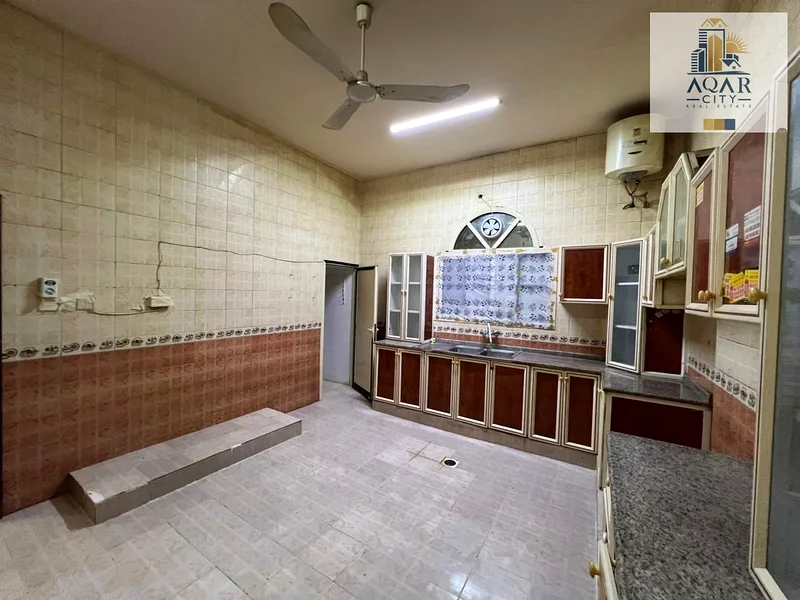 Villa for sale, close to all services, including electricity, water and air conditioning, on a paved street, freehold, for all nationalities63878403040897114