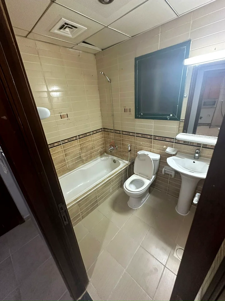 Amazing partition in tecom very close to metro station63797914049921111