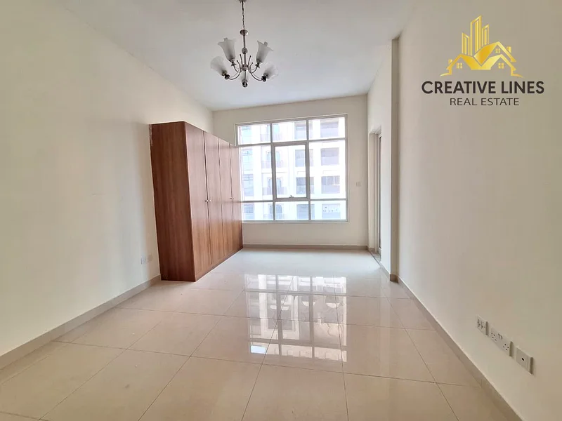 شقة مكونة من 3 غرف نوم بجوار حديقة البركة | مبنى الفرج | إيجار 80 ألف درهم63757164489474114