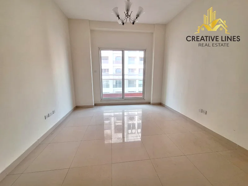 شقة مكونة من 3 غرف نوم بجوار حديقة البركة | مبنى الفرج | إيجار 80 ألف درهم63757164489474112