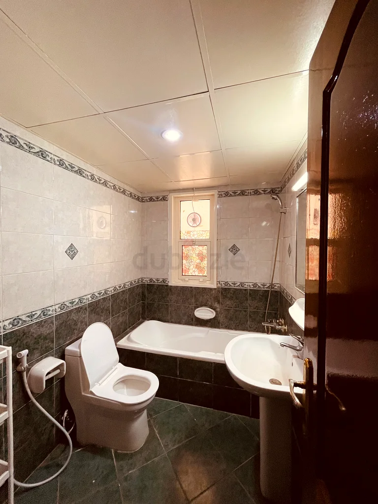 غرفة مفروشة بالكامل متاحة للأزواج أو السيدات أو العزاب التنفيذيين.63796259985409114