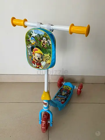 Mickey Mouse 3 Wheel Scooter with Carry Pouch