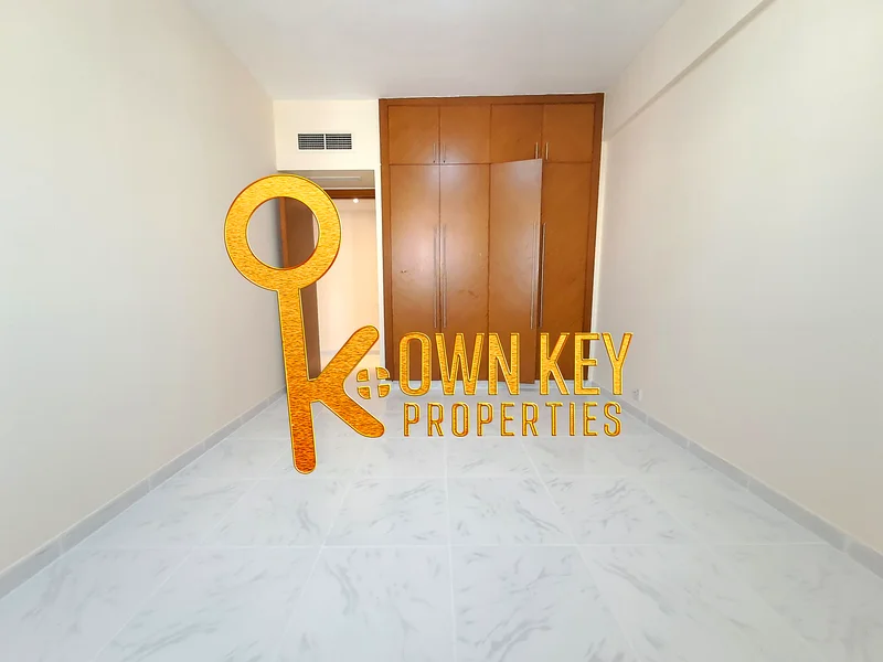 Very Nice Location 2BHK Only 82K 2.MINUTS WalK From Metro63727388702850114