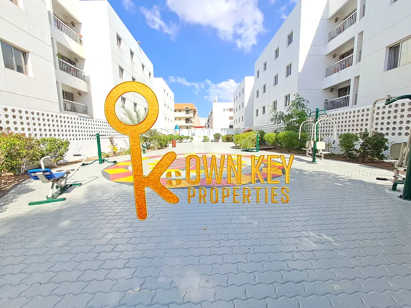 Very Nice Location 2BHK Only 82K 2.MINUTS WalK From Metro63727388702850110