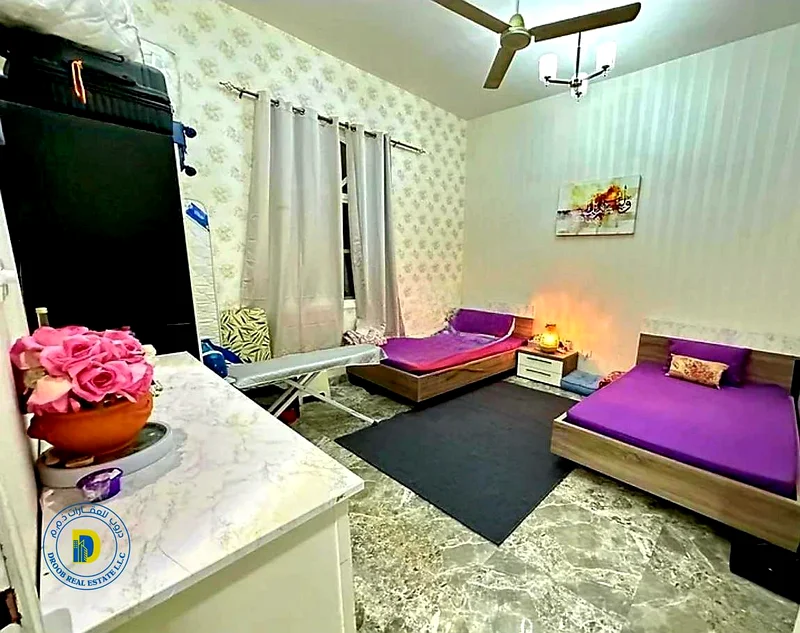 For sale, a modern 5-room corner villa. The price includes water, electricity, and air conditioning.63878403050243114