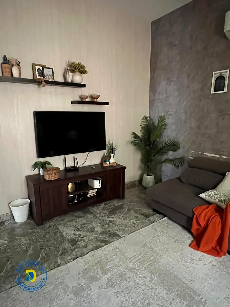 For sale, a modern 5-room corner villa. The price includes water, electricity, and air conditioning.63878403050243113