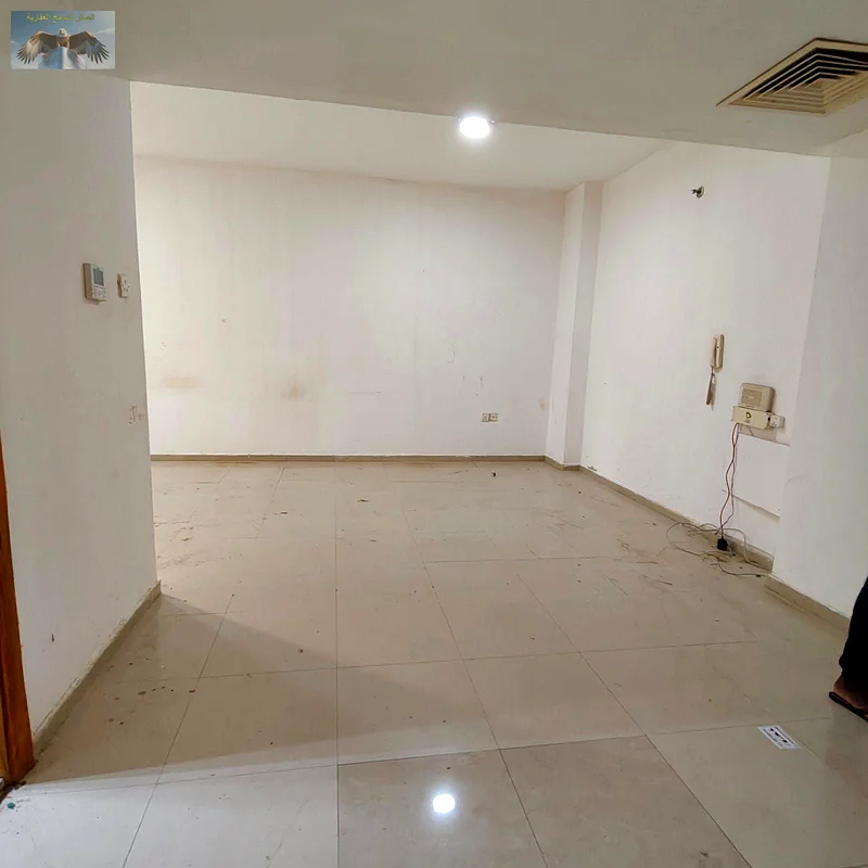شقة 2BHK في النعيميّة بالقرب من مستشفى ثومباي، موقع مميز قريب من الخدمات، واسعة ومناسبة للعائلات. إيجار سنوي: 33,000 درهم إماراتي فقط.63723946664577113