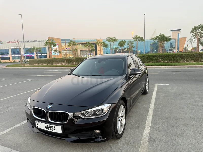 BMW 320i xDrive63700381168770110