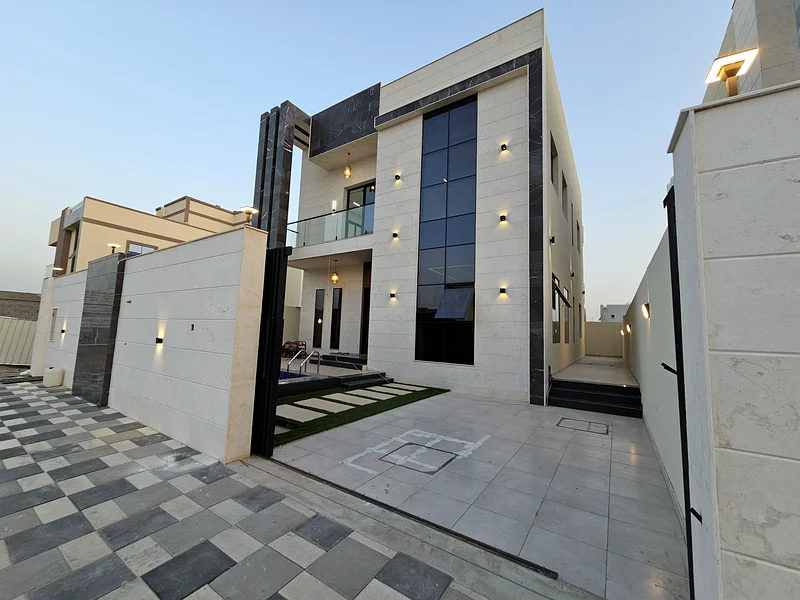 Villa for sale in Ajman, Al Helio 2 area, including registration and ownership fees, consisting of 4 master bedrooms with a swimming pool, freehold fo63909552278145111