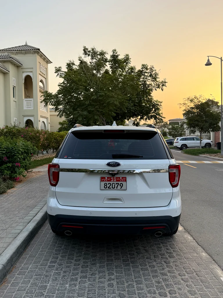 Ford Explorer Family SUV car63700944276225112